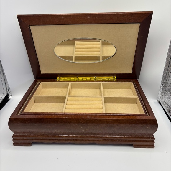 Vintage Elegant Wooden Jewelry Box with Mirror - Picture 1 of 4